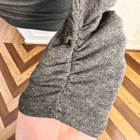 Coco & Main Long-sleeve gray tunic with side ruching - Picture 2 of 6